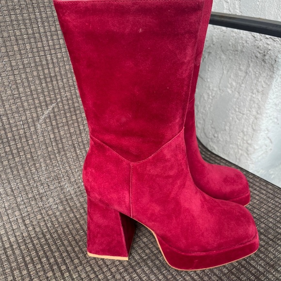 Boots - Picture 4 of 6